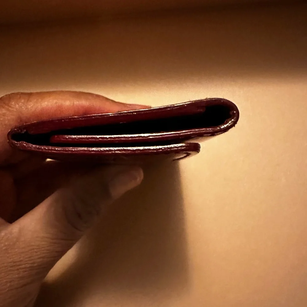 Louis Vuitton Red Vernis 4 hook key case - Picture 4 of 5